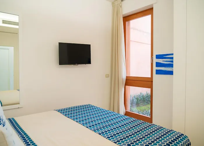 Konukevi Koral Capri